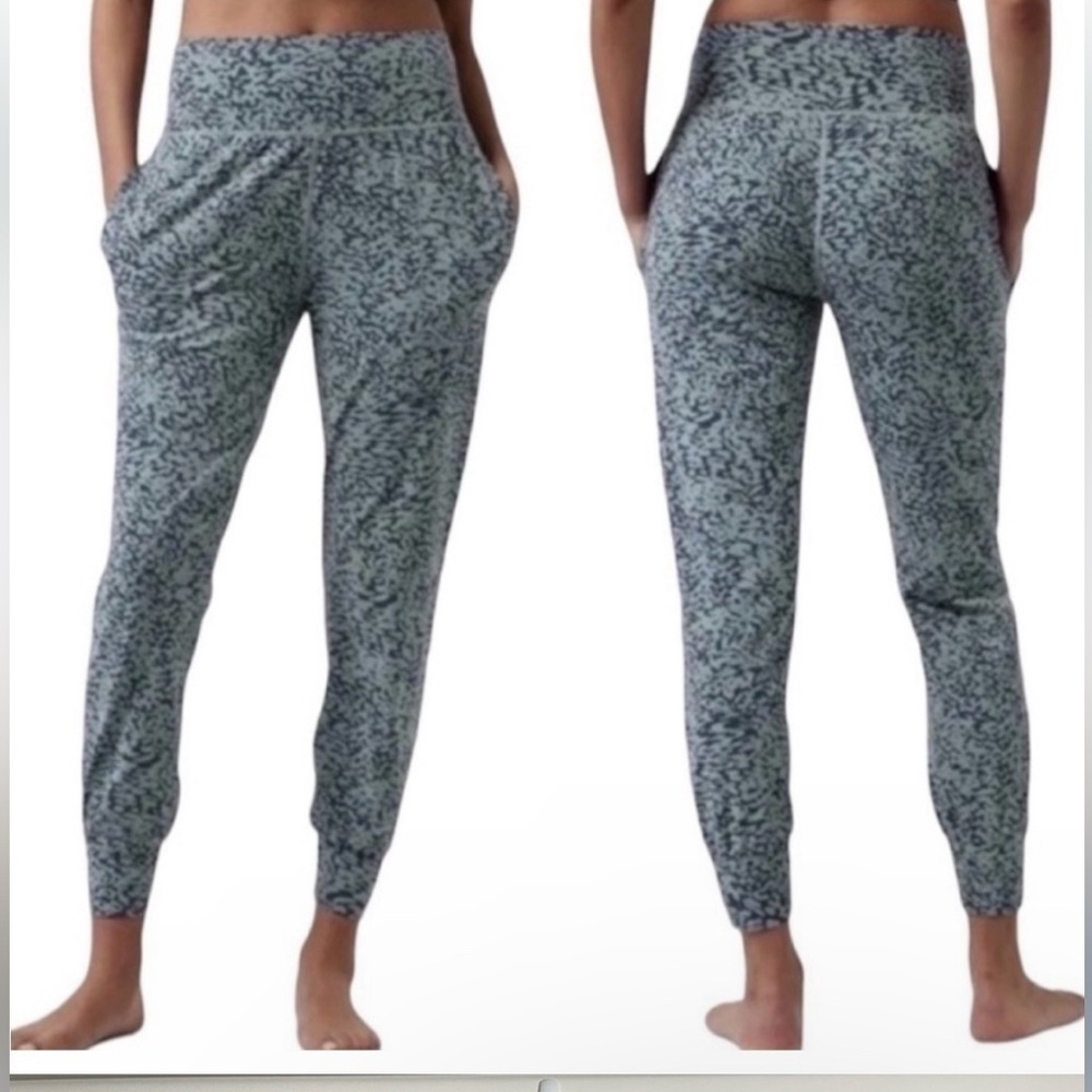 Athleta Salutation Joggers Ocelot Spot Print Size XXS